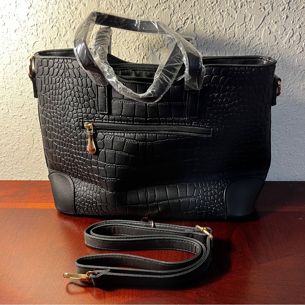 Elegant Black Crocodile-Embossed Bag - Picture 2 of 7